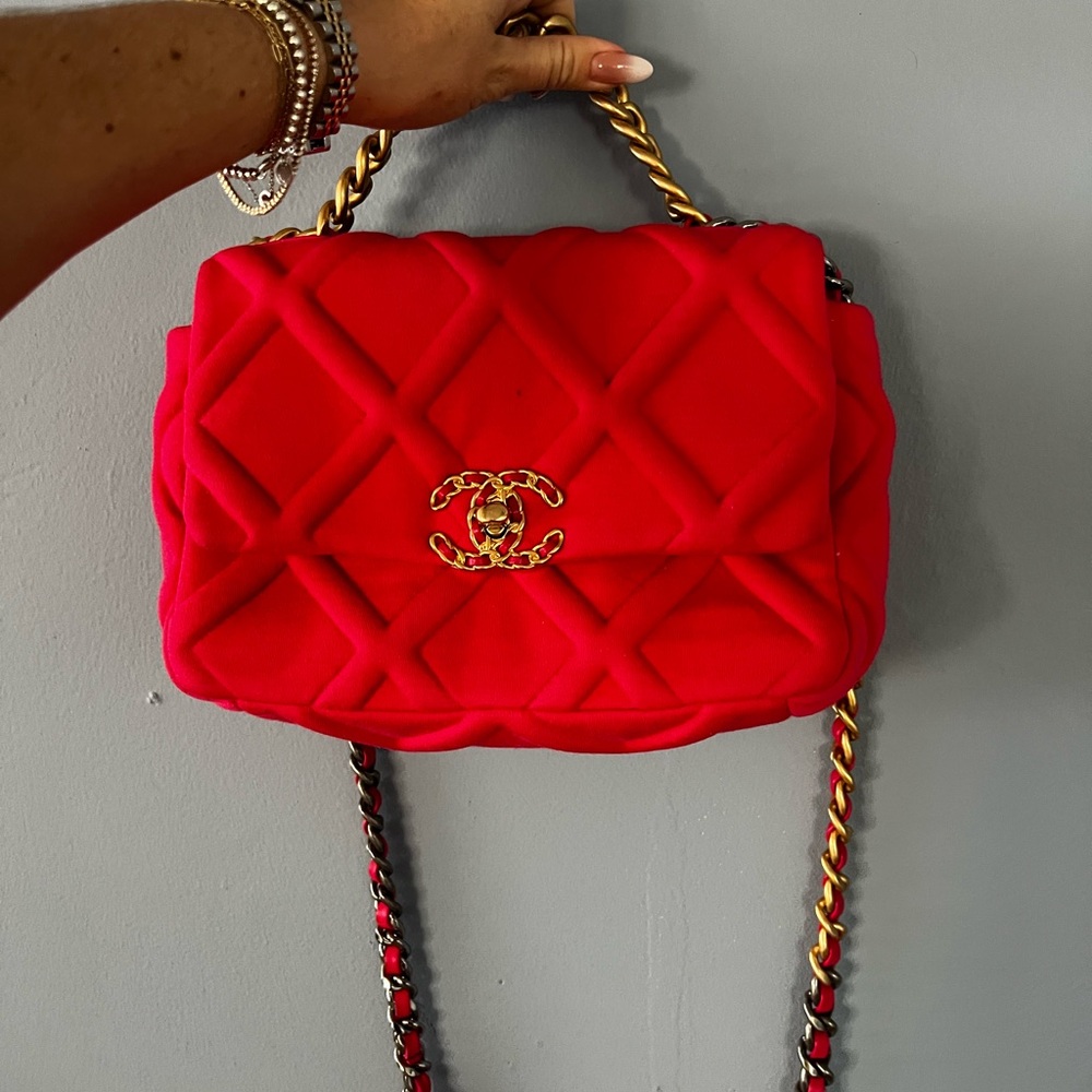 Chanel Bag MAKE AN OFFER - Picture 2 of 8